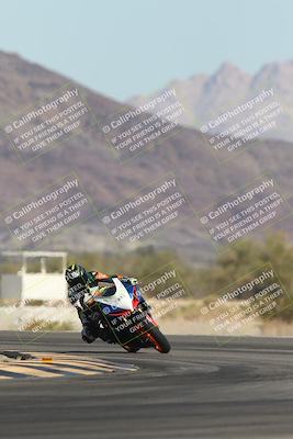 media/Oct-30-2025-Racers Edge (Thu) [[dabbdaf680]]/3-B Group/Session 2 (Turn 14)/